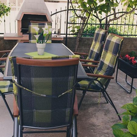Apartments Sunny Garden Бродарика Екстериор снимка