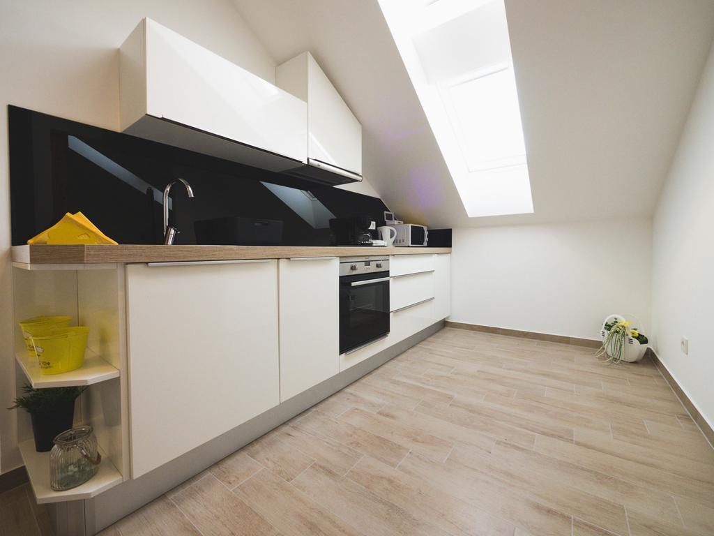 Apartments Sunny Garden Бродарика Екстериор снимка