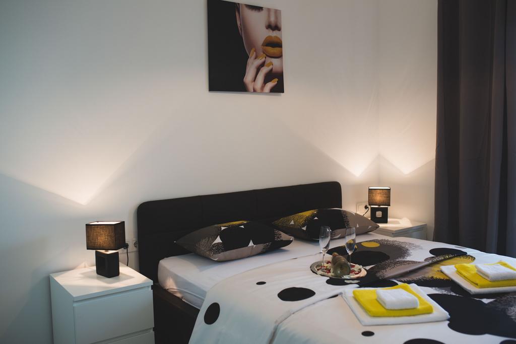 Apartments Sunny Garden Бродарика Екстериор снимка
