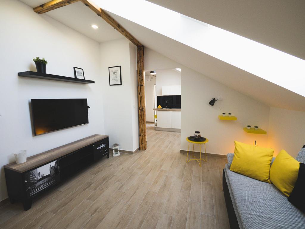 Apartments Sunny Garden Бродарика Екстериор снимка