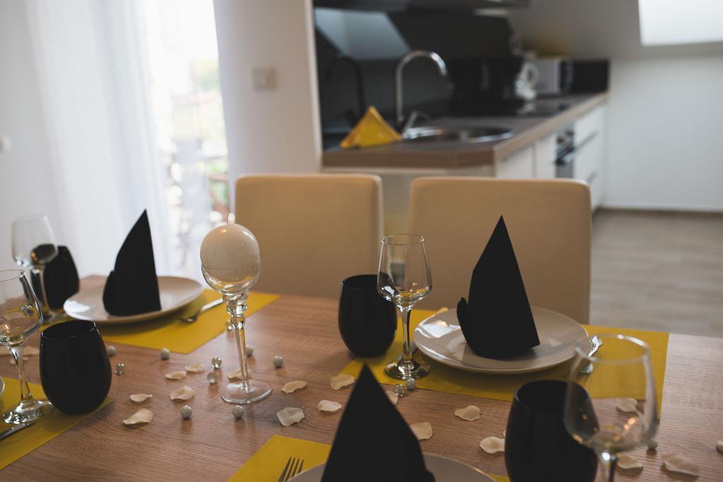 Apartments Sunny Garden Бродарика Екстериор снимка