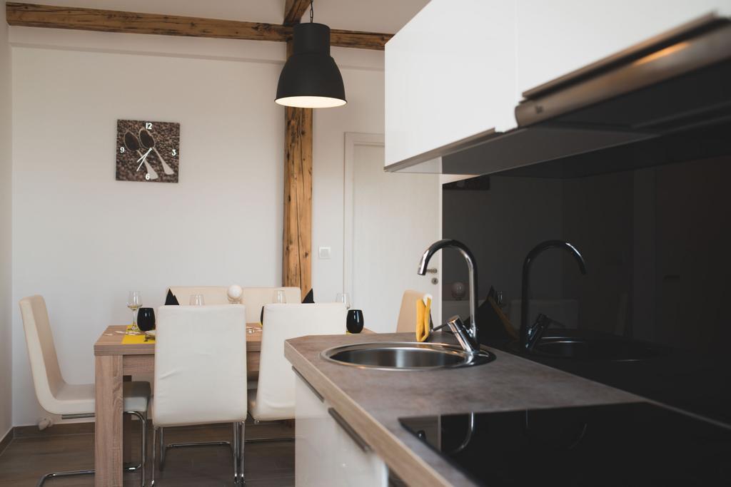 Apartments Sunny Garden Бродарика Екстериор снимка