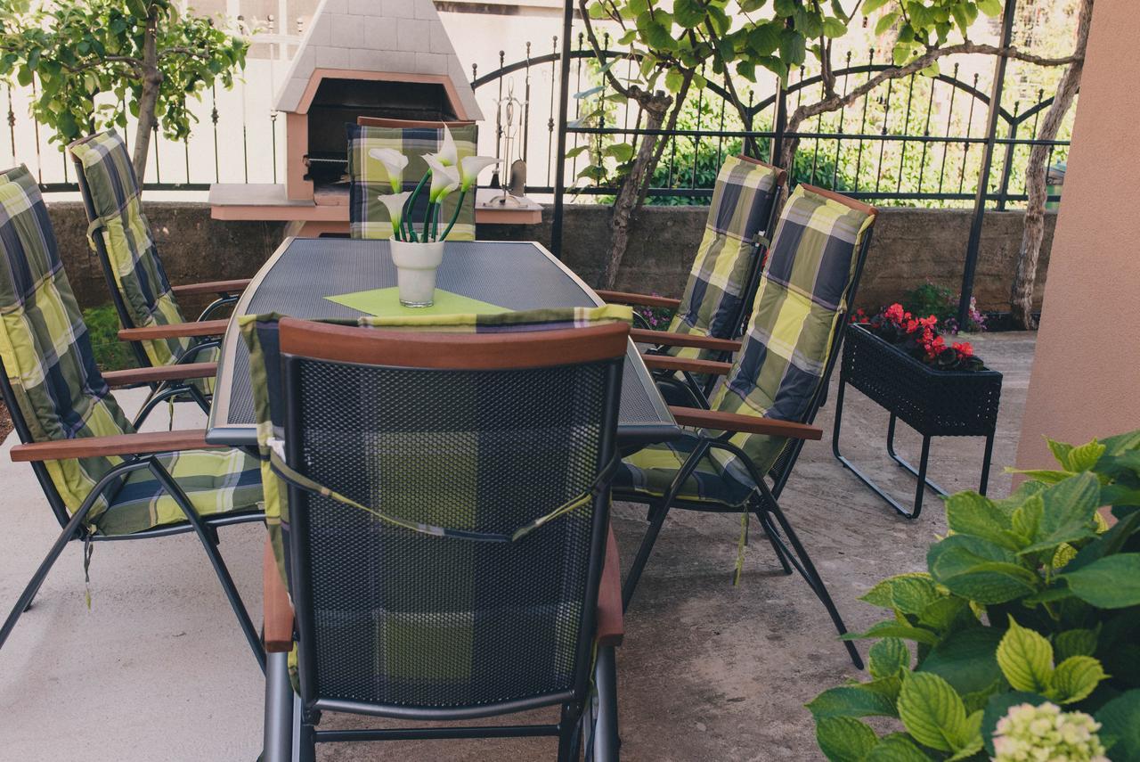 Apartments Sunny Garden Бродарика Екстериор снимка