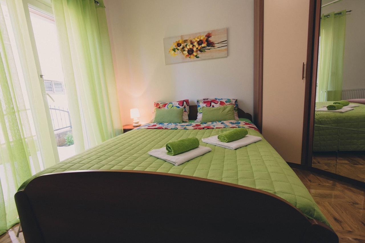 Apartments Sunny Garden Бродарика Екстериор снимка