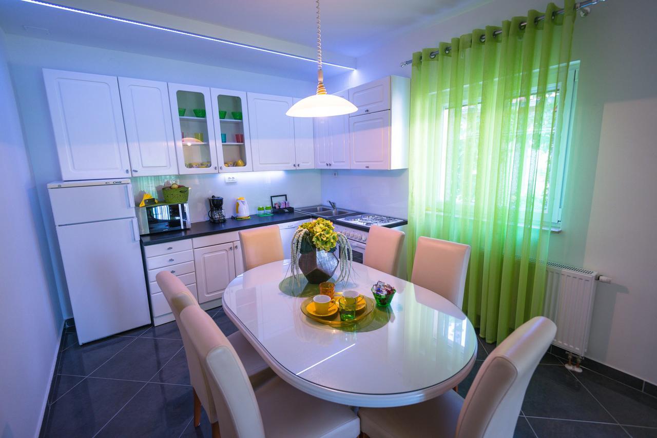Apartments Sunny Garden Бродарика Екстериор снимка