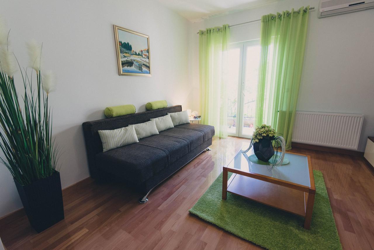 Apartments Sunny Garden Бродарика Екстериор снимка