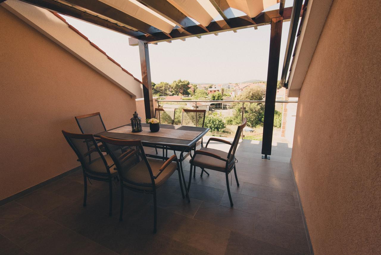 Apartments Sunny Garden Бродарика Екстериор снимка