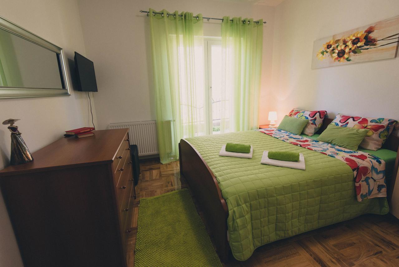 Apartments Sunny Garden Бродарика Екстериор снимка