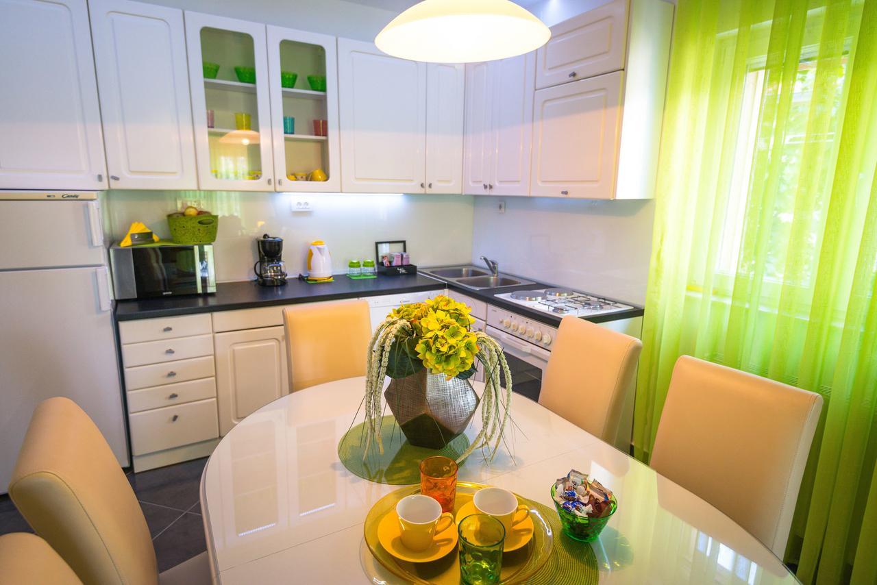 Apartments Sunny Garden Бродарика Екстериор снимка