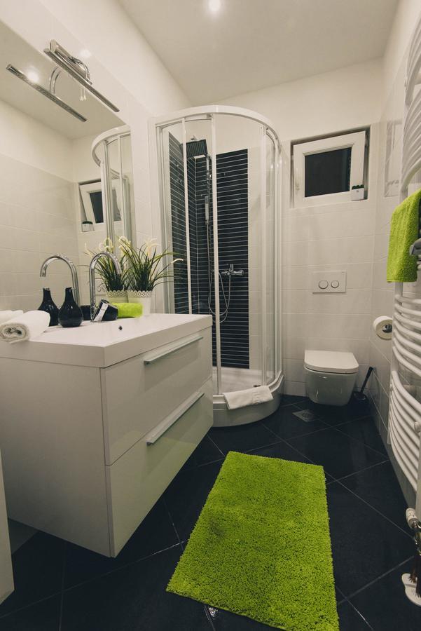 Apartments Sunny Garden Бродарика Екстериор снимка