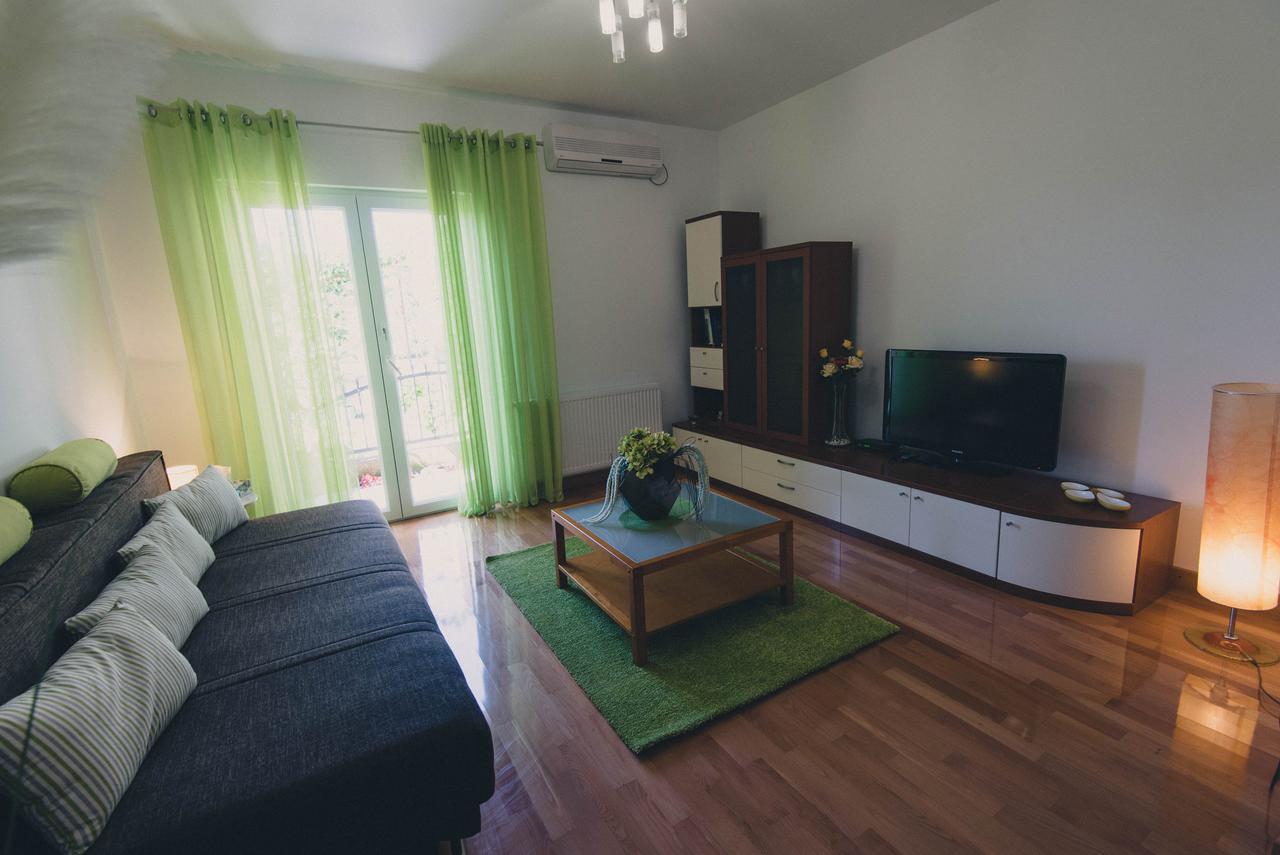 Apartments Sunny Garden Бродарика Екстериор снимка